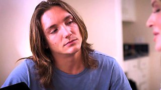 Bambi Blitz and Gigi Dior: Curvy MILF Seduction with