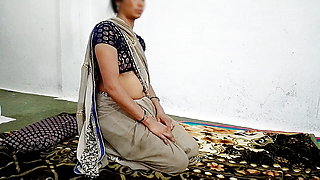 Devar ne bhabhi ko choda hot sexy desi bhabhi ki chudayi devar ne ke niche takiya lagakar choda