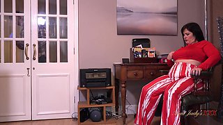 Boss MILF Montse Gets Caught Playing At The Office
