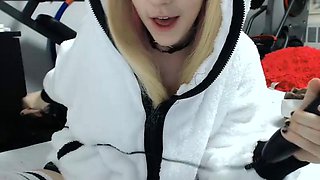 Blonde teen Sierras first erotic masturbation video