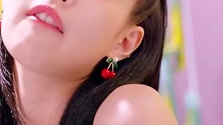 Jennie Totally Wants YOUR Ice Cream