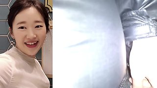 Yi Yuna Parttime Blowjob in a Toilet Enclosure