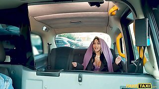 Looking-good Charlie Dean and Yasmina Khan - big ass video - Fake Taxi