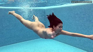Lady Dee Czech sexy teen underwater