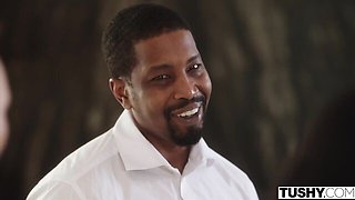 Isiah and Scarlett's blonde trailer