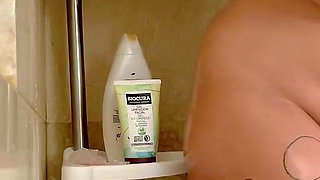 Fucked My Plumpy Wifey Under the Shower