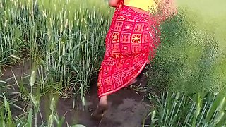 Desi Village Girl Outdoor Fucking in Jungle – School Girl Public Sex Video