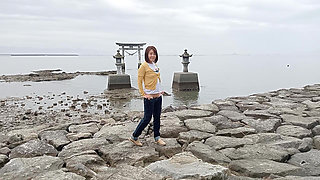 Outdoor Exposure in Ultra-low-rise Jeans