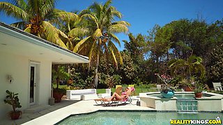 Kenzie Taylor's Steamy Indoor Encounter with Anal Heat