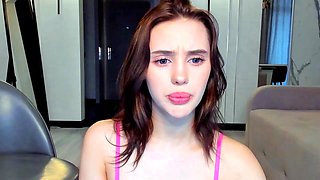 Big boob brunette masturbates on webcam