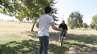 Blonde model with apple bottom Delilah Strong drilled from behind
