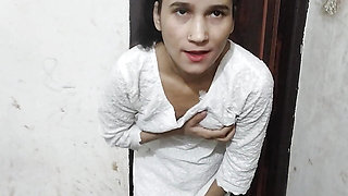 Teen age college girl ka bathroom MMS video