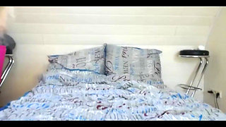 Hot Sexydea's Bootylicious Delight: Watch Her Flashing Boobs Live on Webcam!