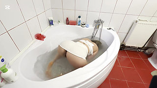 Breath Holding Underwater and Hair Wash