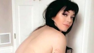 Cute amateur webcam teen girl toying pussy on webcam