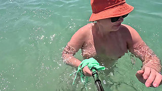 Girl Swimming Naked Underwater No Panties