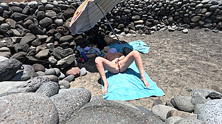 He Saw a Naked Girl on the Beach and Started Jerking off