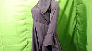 Indian housewife Desi-Queen1 gets stroking and chatting dirty in the bedroom