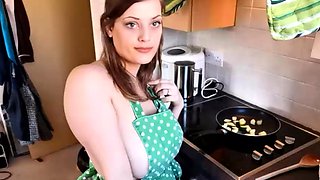 Amateur brunette babe fingering in solo masturbation