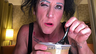 Gulp Thanksgiving: Goddess Kandy Feasts & Swallow You Down Her Throat