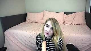 amateur blonde solo webcam
