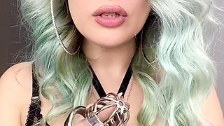 Amateur Webcam Cute Teen Plays Solo with Big Dildo