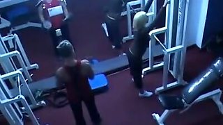 Hardcore action in the gym filmed by security cam!