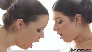 Massaging babe seduces dirty lez slut b4 eating her out