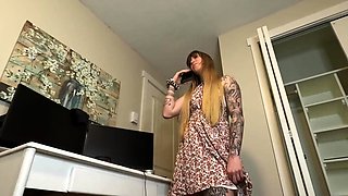 Masturbating amateur cums after solo fun