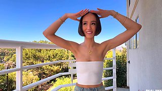 Amateur Alex & Christina in a wild outdoor hookup