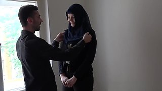 Sex With Muslims Rich Muslim lady Nikky Dream wants to buy apartments