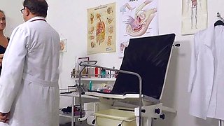 Beauty small tit amateur teen masturbating her shaved pussy