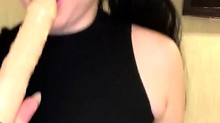 Playful webcam babe with brunette hair