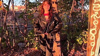 Young amateur teen in solo masturbation getting kinky