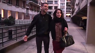 il se raméne la serveuse du resto en plan cul