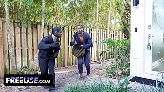 Venus Vixen, Mike Ox & Bunny Fae get kinky with a cumshot in their hairypussy