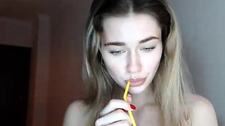 Cute amateur webcam teen girl toying pussy on webcam