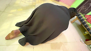 Egyptian Big Ass Hot Muslim Stepmom Stuck Under Bed Just Then I See Her Pussy and Fuck Her Big Ass