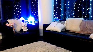Brunette Couch Webcam Solo Fun Masturbating