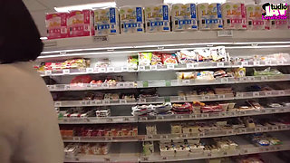 Public Ripple - a Sensitive Cutie Shows Her No-hands Trick on a City Acme Walk Chapter-1