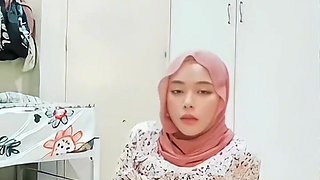 Hottie Malay Hijab Solo Frigging Ejaculation