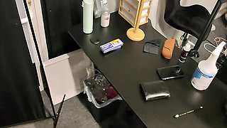 I met her at work, someone's wife is afraid that we will be caught. POV