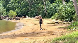 Homemade Accidental Sex - Handjob And Cumshot On A Beach