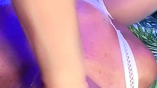 Close up amateur beauty uses her toy to masturbates