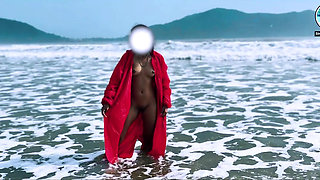 Public Beach Masturbate and Squirt