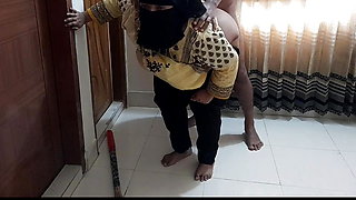 Egypt Muslim BBW Aunty gets stuck under bed while cleaning Room then neighbor helps her & Give something behind