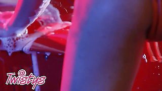 Twistys - handsome kylie rocket spreads her feet and shows off her abilities with a kinky snatch rub