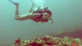 Nude girl underwater erotic video