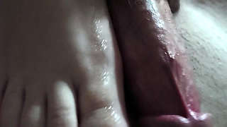 Foot Fetish with Older Stepsister Cumshot