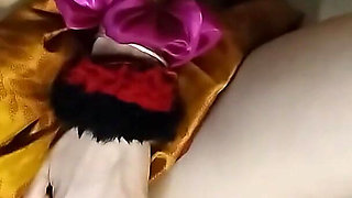 Bhabhi Inserted Sex Toy Into Pussy and Took Out Pussy Juice